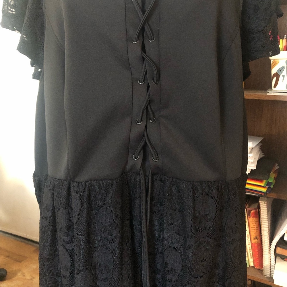 Black Lace Skull Maxi Dress - Picture 4 of 7